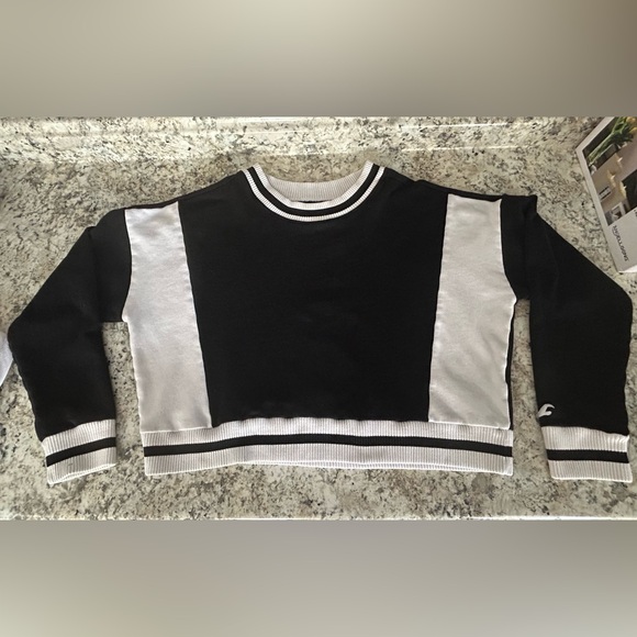 Hollister Black White Colorblock Cropped Sweater Knit Size M - Picture 6 of 11